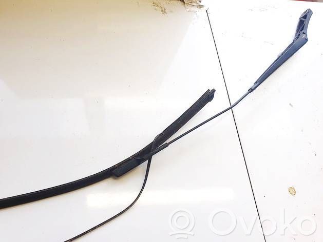 Skoda Superb B6 (3T) Brazo del limpiaparabrisas delantero
