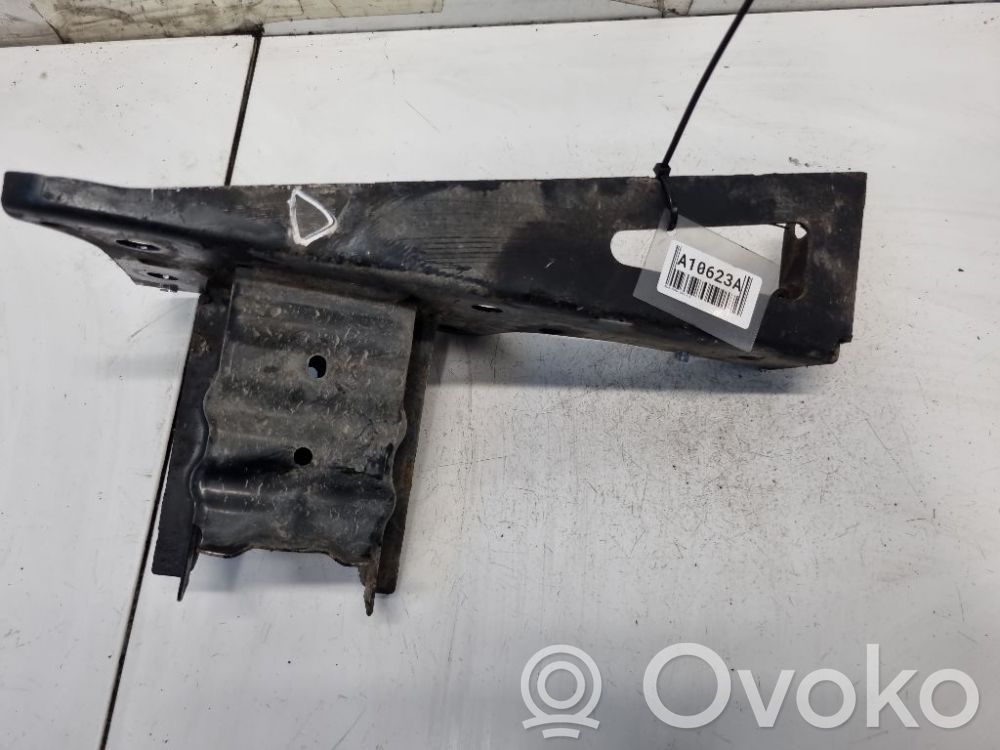 Opel Corsa D Etupuskurin kannake 