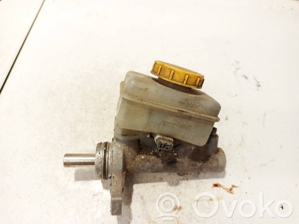 Master brake cylinder