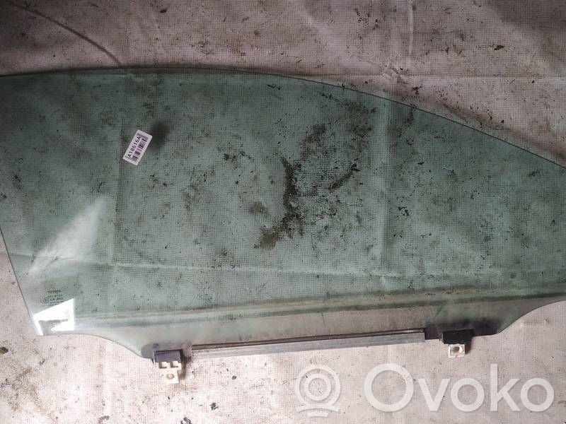 Toyota Avensis T250 Vitre de fenêtre porte avant (4 portes)