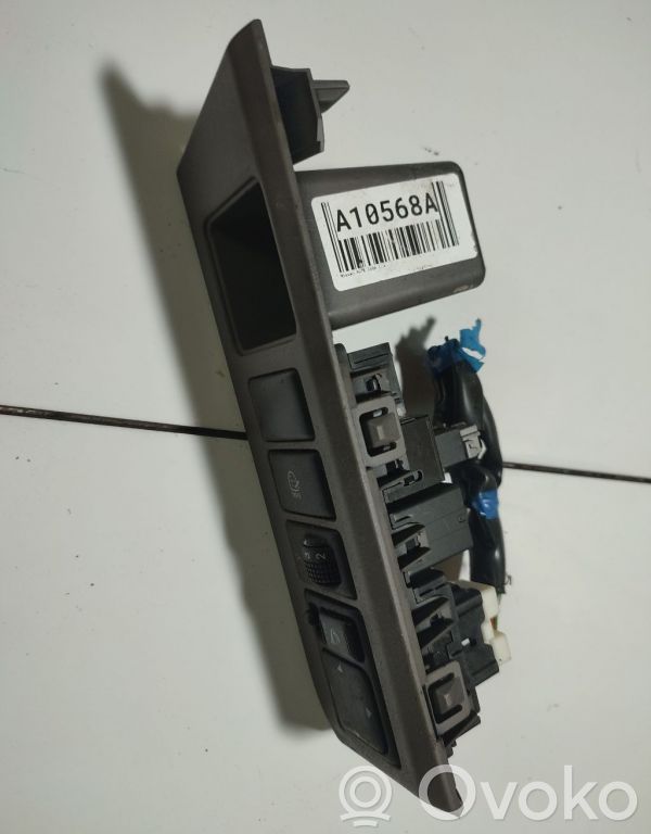 Nissan Note (E11) Otros interruptores/perillas/selectores 