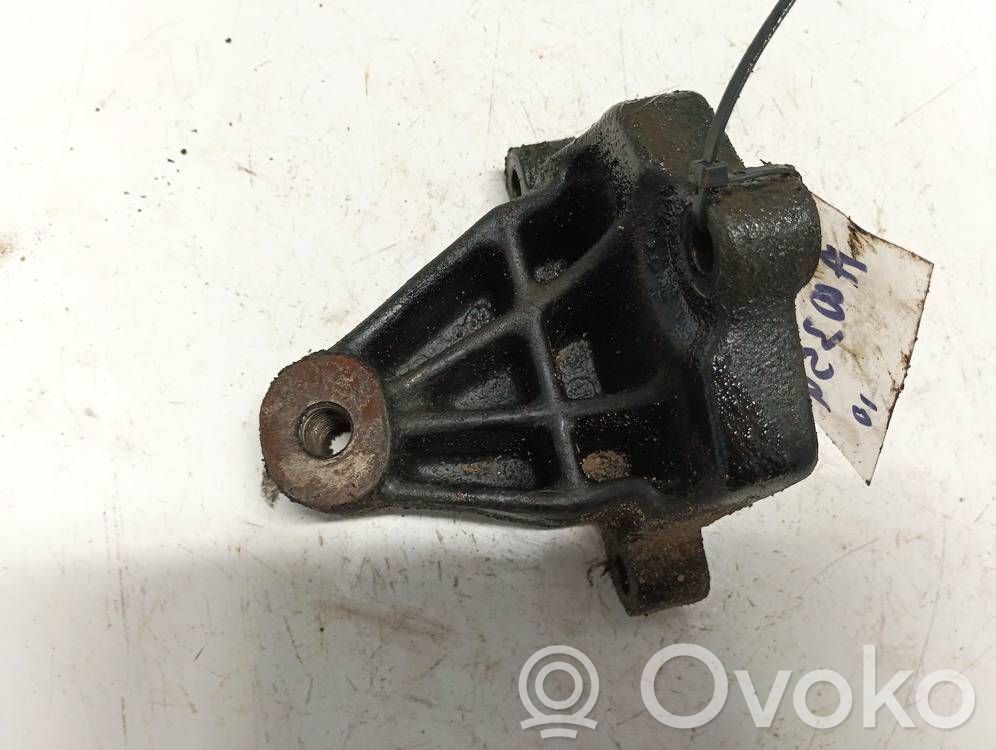 Engine mounting bracket   8200003829,2103000PT01,8200003829,91165625