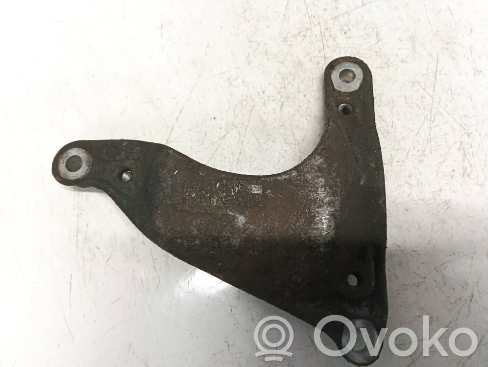 Peugeot 4007 Engine mounting bracket 