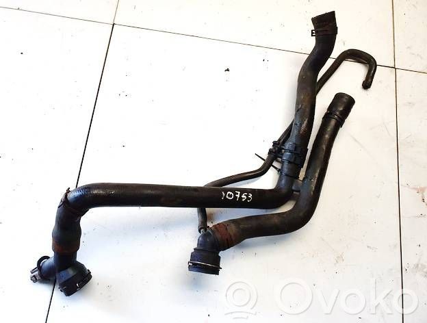 Volkswagen Golf V Tubo flessibile del liquido di raffreddamento del motore