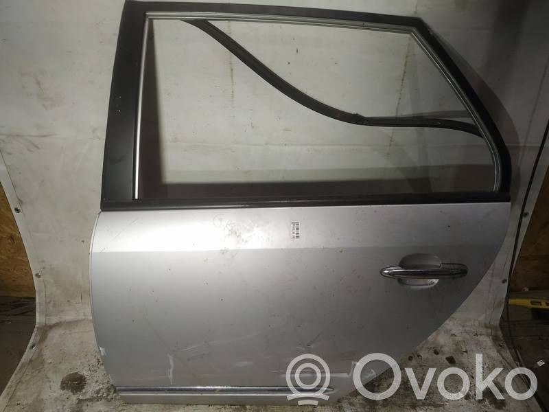 KIA Carens II Задняя дверь 