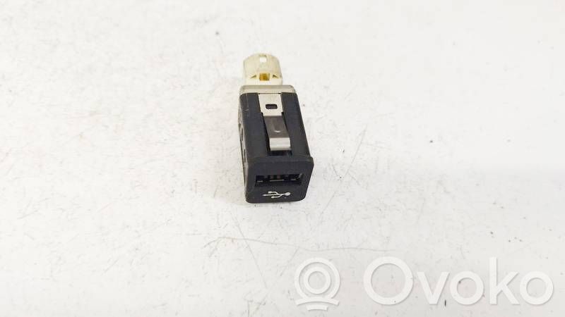 BMW 5 GT F07 USB socket connector 