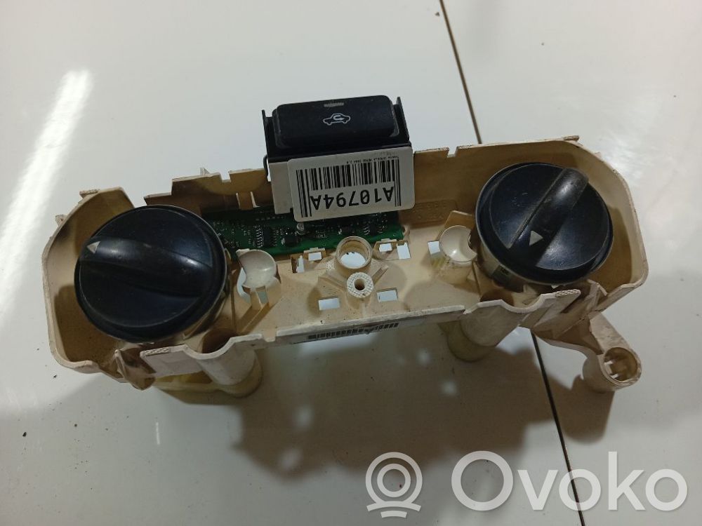 Toyota Corolla Verso AR10 Climate control unit 