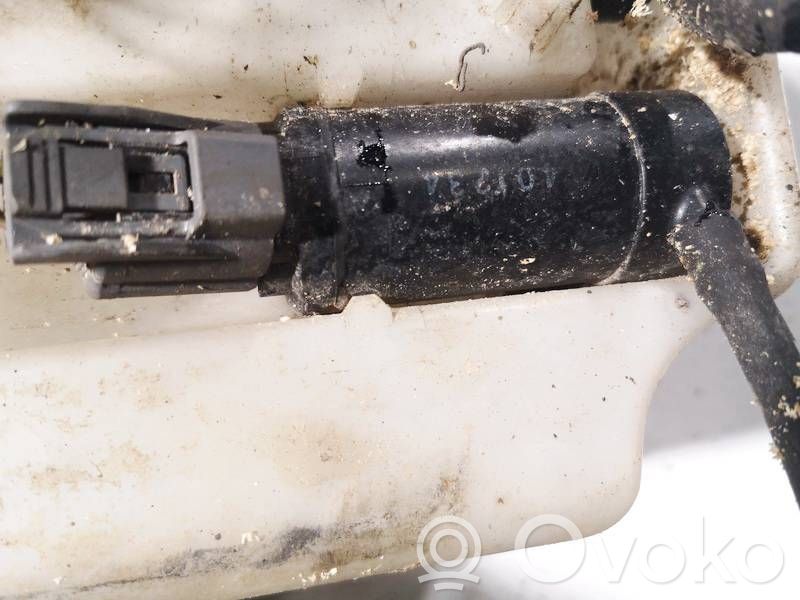 Subaru Legacy Pompa spryskiwacza szyby przedniej / czołowej 