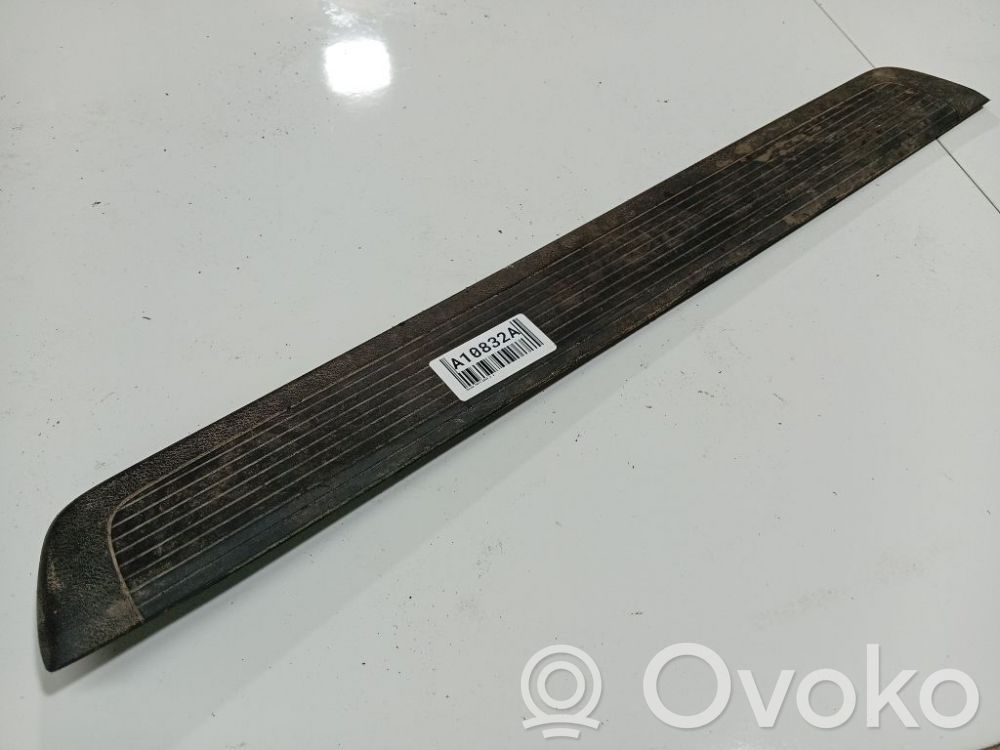 Honda FR-V Copertura del rivestimento del sottoporta anteriore