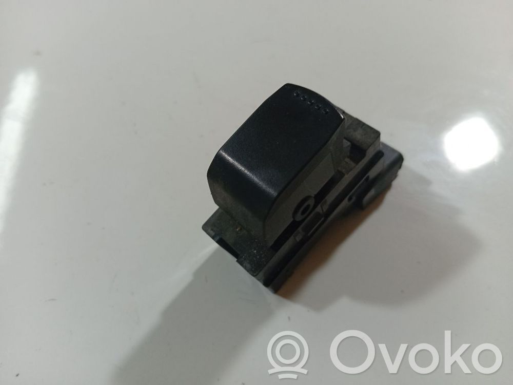 Suzuki Swift I Interruptor del elevalunas eléctrico