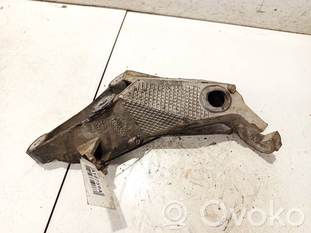 Saab 9-5 Engine mounting bracket 