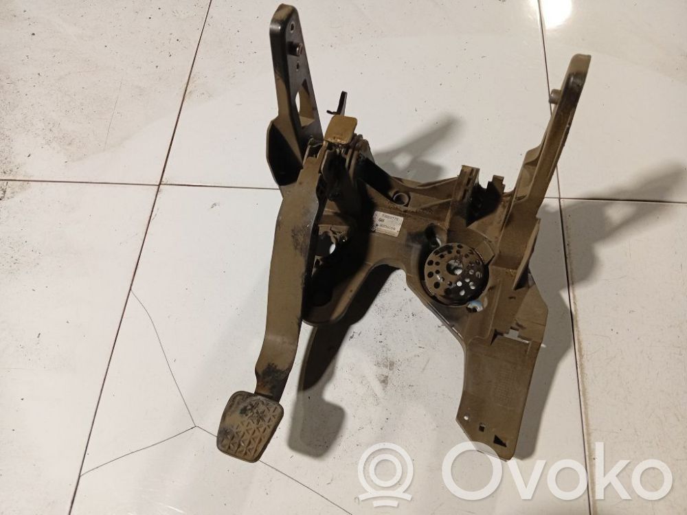 Opel Astra J Sankabos pedalas 