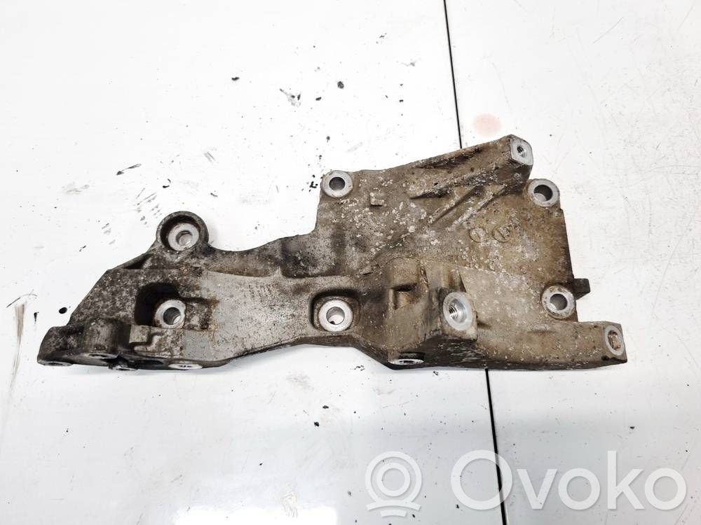 Skoda Praktik (5J8) Supporto di montaggio del motore (usato)