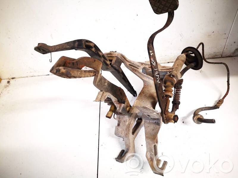 Audi 80 90 S2 B4 Pedal de embrague 