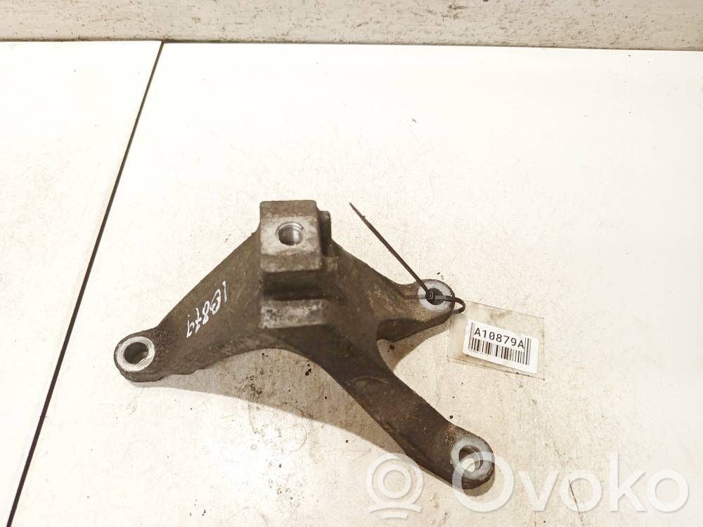 Ford Focus Engine mounting bracket 