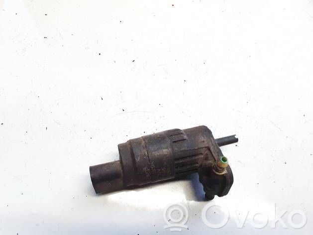 Volkswagen PASSAT B6 Pompa lavavetri parabrezza/vetro frontale