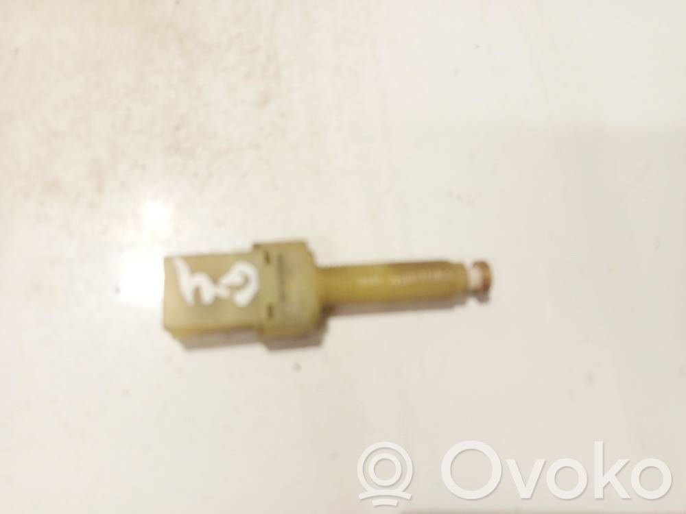 Volkswagen PASSAT B4 Interruttore del pedale del freno 