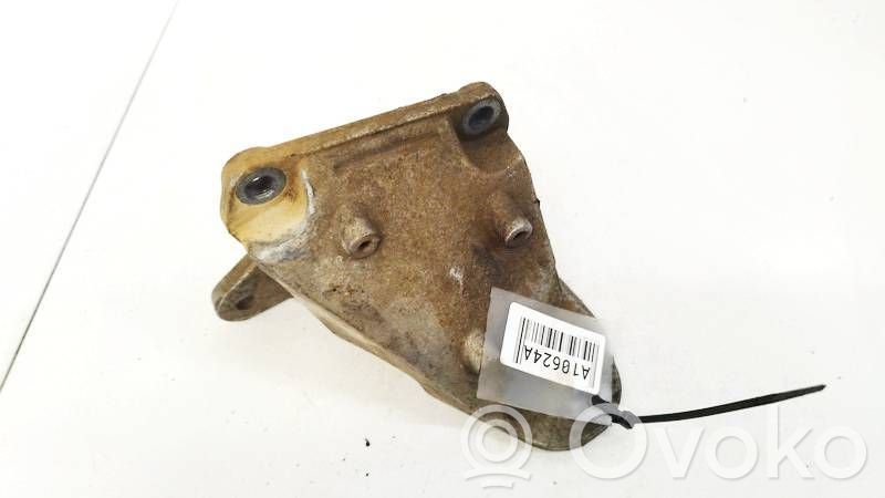 Engine mounting bracket   8D0399114,8D0399114
