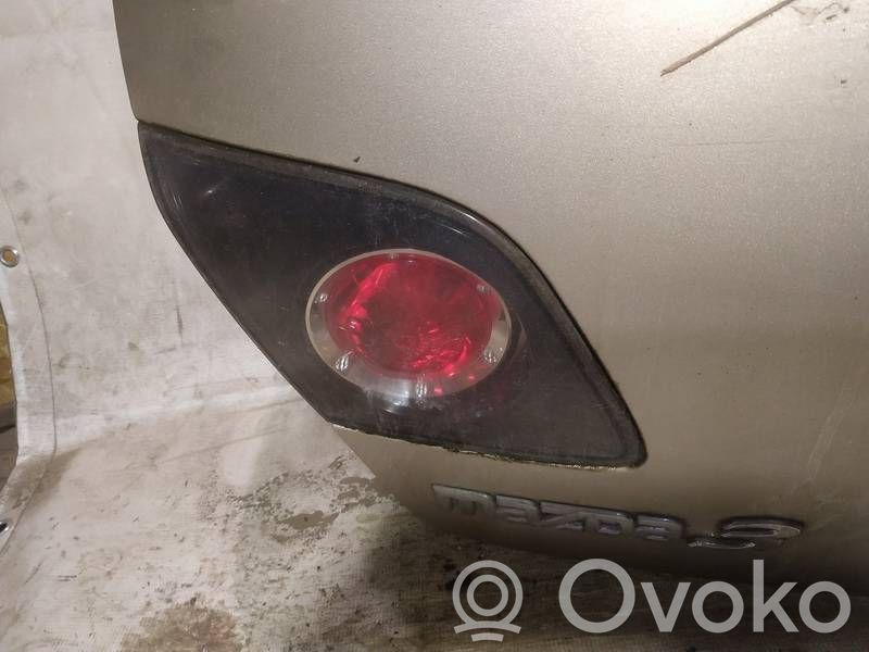 Mazda 3 I Feux arrière sur hayon