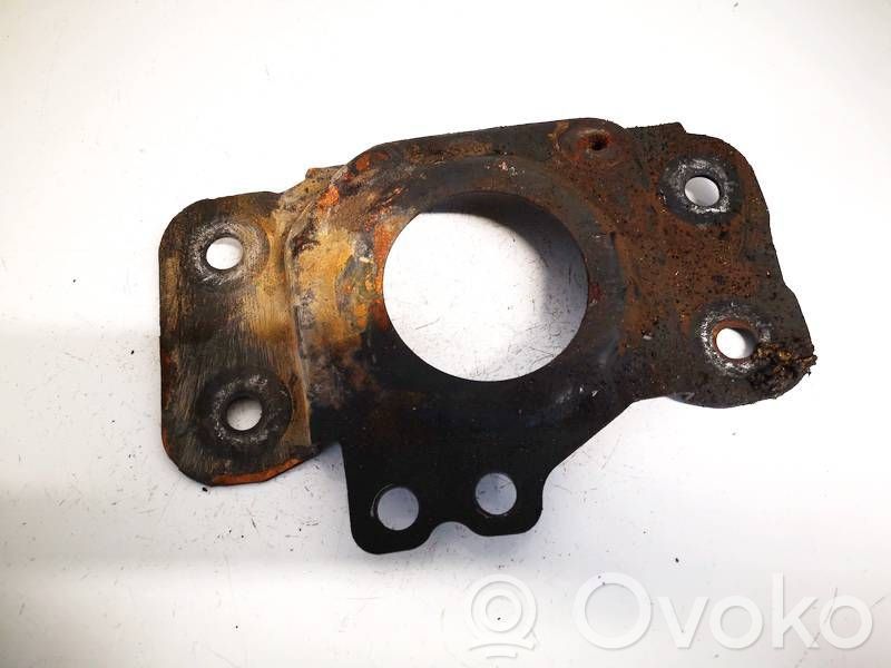 Volvo XC70 Engine mounting bracket 