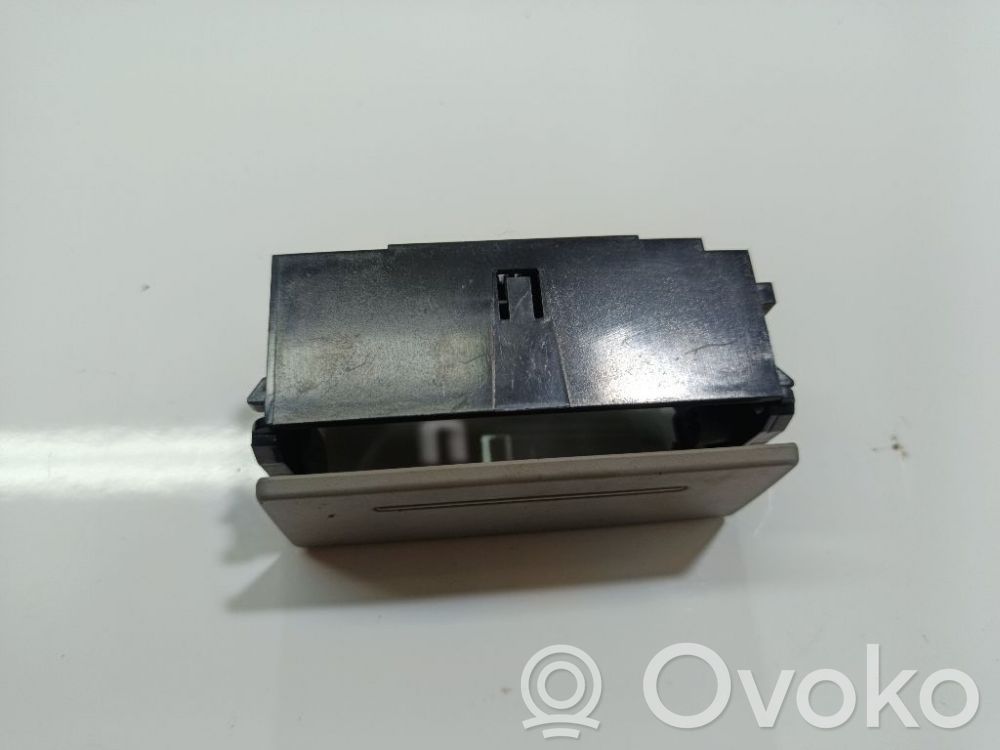 Audi A6 S6 C6 4F Aschenbecher 