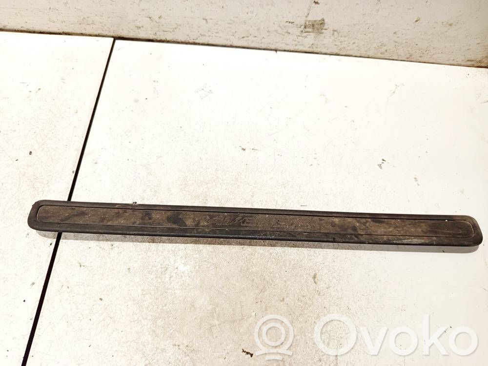Toyota Avensis T270 Copertura del rivestimento del sottoporta anteriore