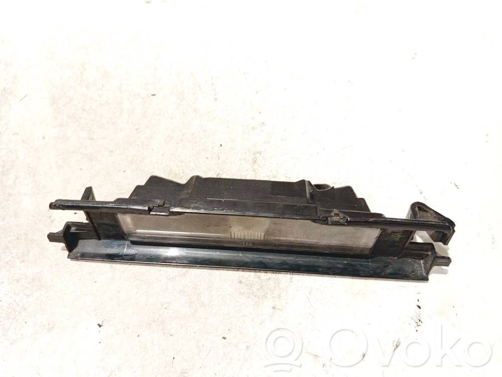 Toyota Avensis T270 Trzecie światło stop 