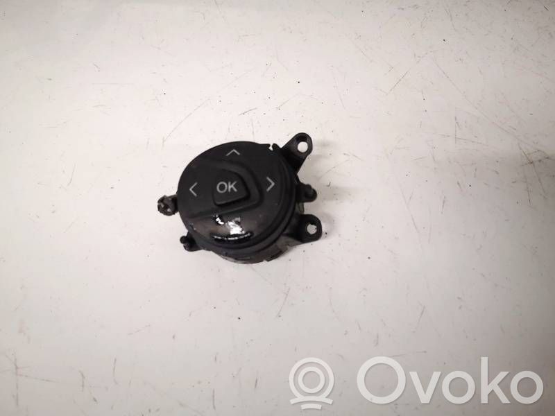 Ford Focus Butoane/comutatoare pe volan 