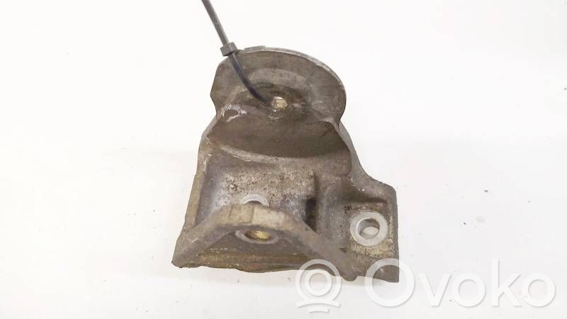 Engine mounting bracket   A031,A031