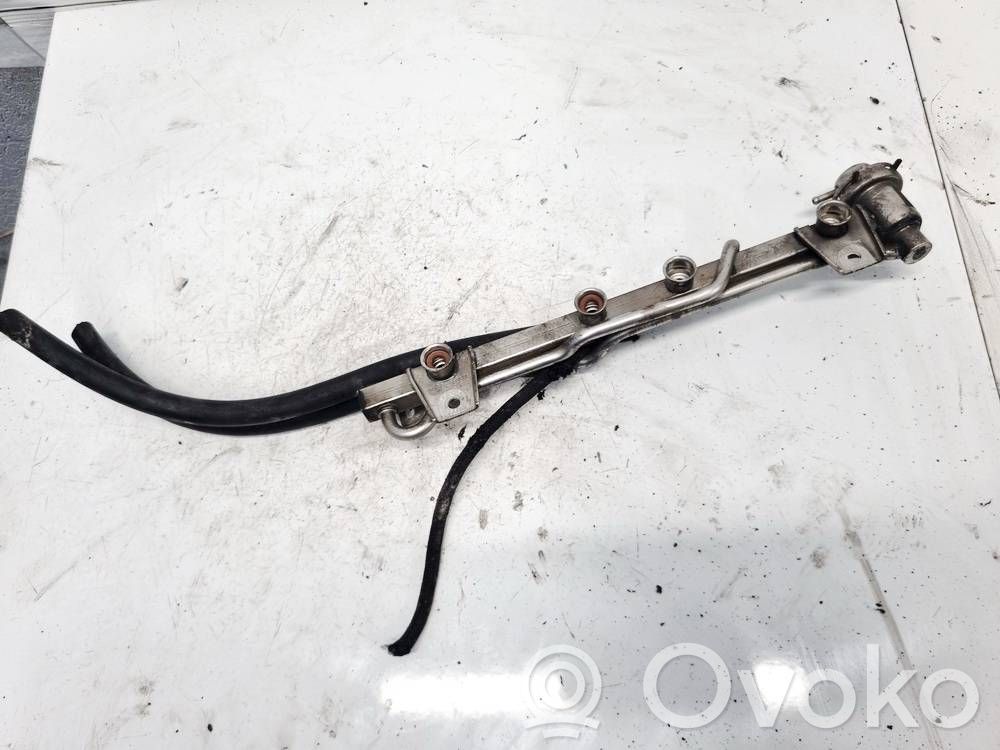 Audi A4 S4 B5 8D Rampă alimentare injectoare 