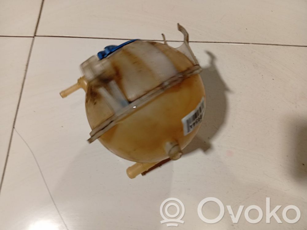 Audi A3 S3 8P Ausgleichsbehälter Kühlwasser 