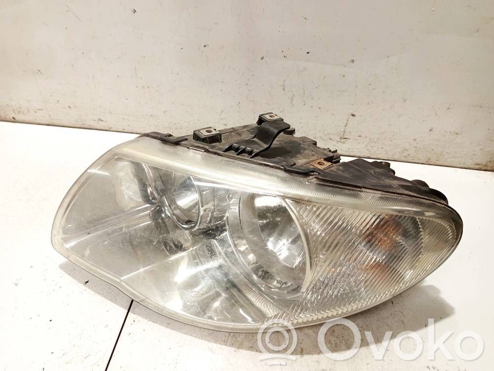 Chrysler Voyager Lampa przednia 