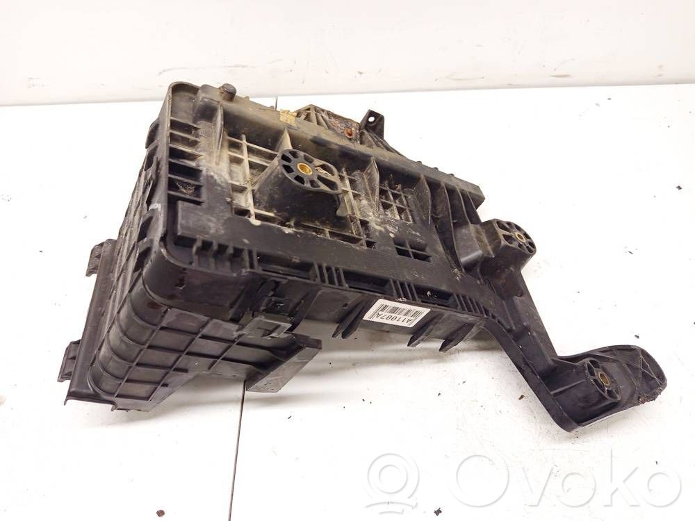 Volkswagen PASSAT B6 Vassoio scatola della batteria