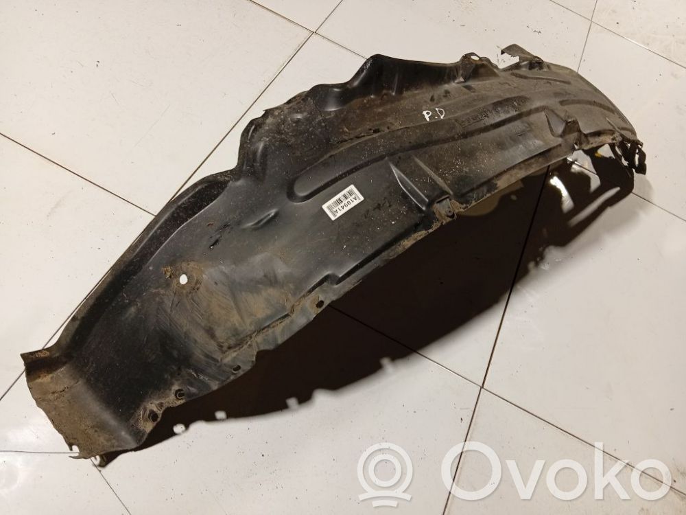 Nissan Almera Tino Nadkole przednie 
