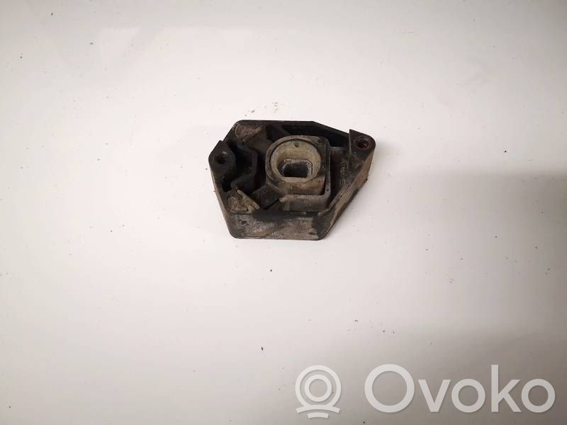 Skoda Roomster (5J) Fixation de radiateur