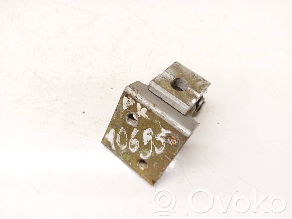 Audi A4 S4 B5 8D Charnière inférieure de porte arrière