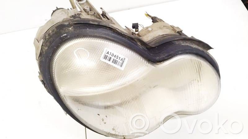 Mercedes-Benz C W203 Lampa przednia 