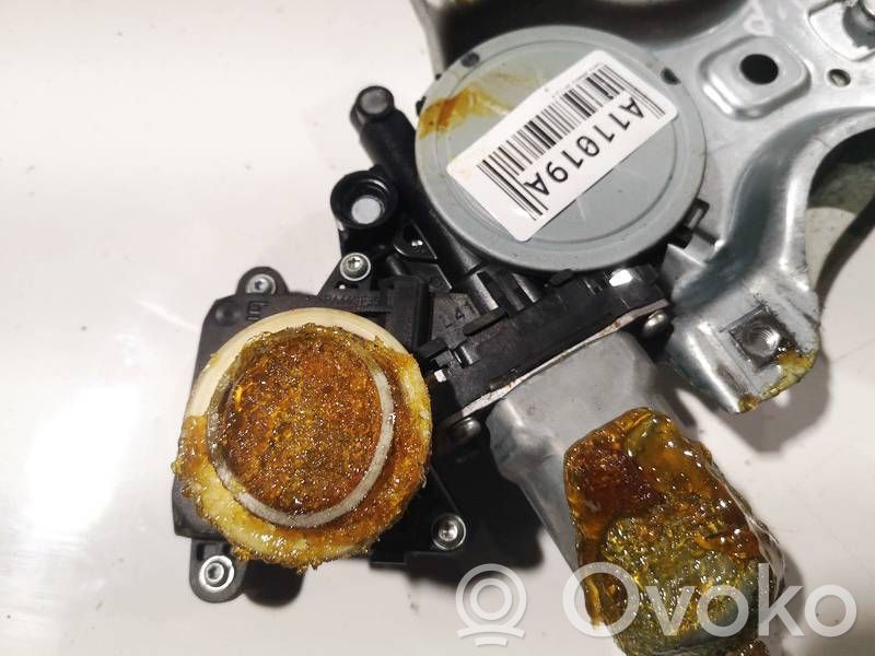 Toyota Avensis T270 Motorino alzacristalli della portiera anteriore 