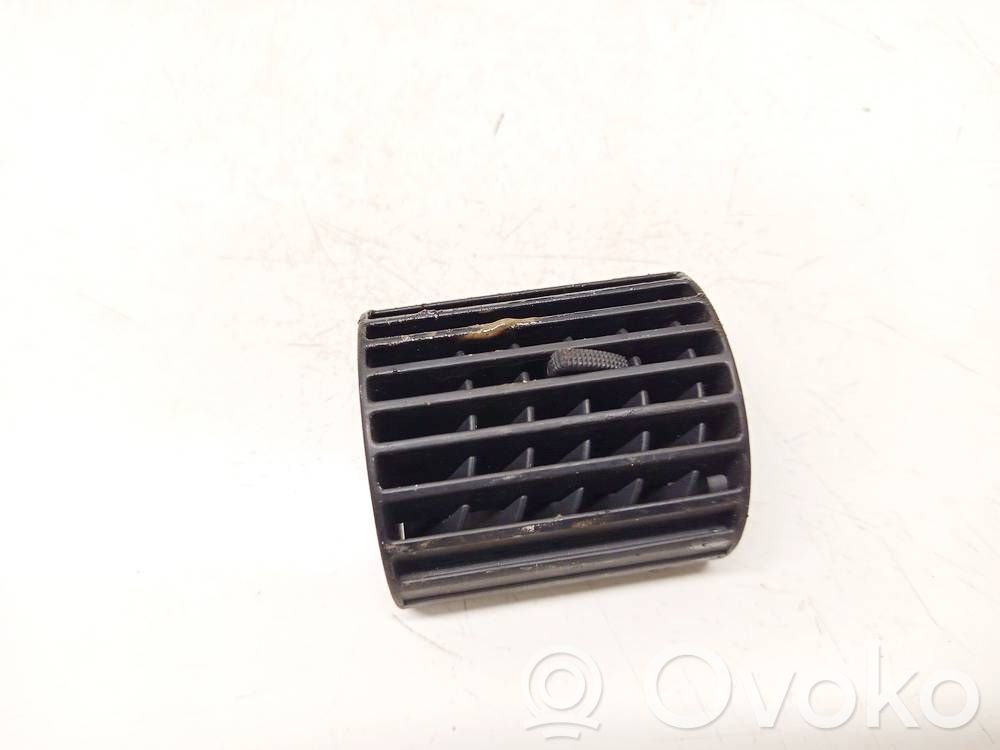 Rejilla de ventilación central del panel