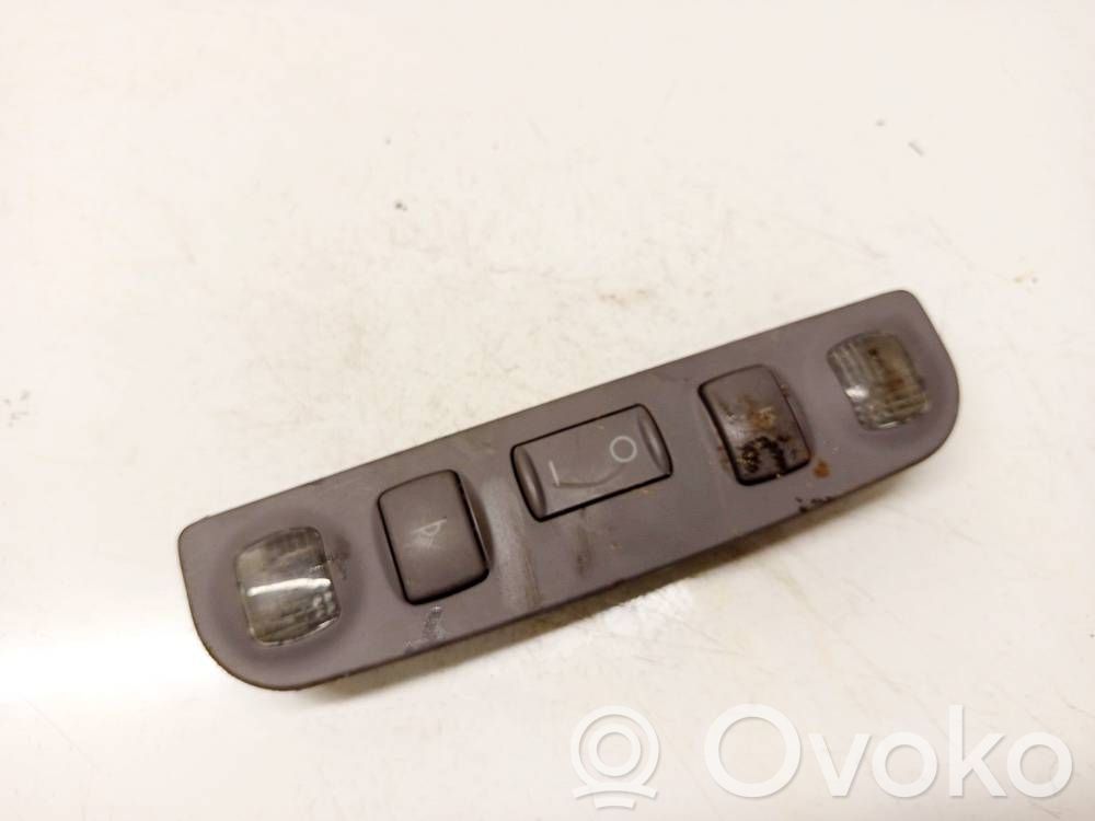 Takaistuimen valo   8D0947111AA,8D0947111AA