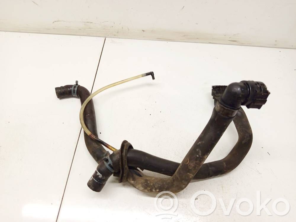 Audi A4 S4 B5 8D Tubo flessibile del liquido di raffreddamento del motore