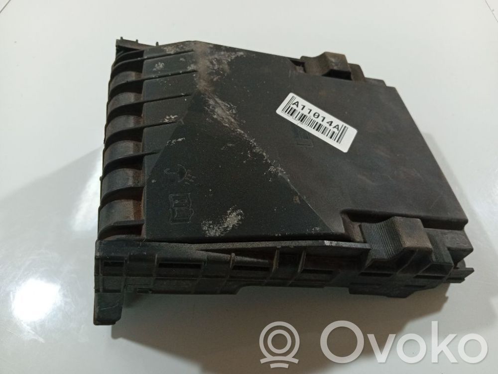 Volkswagen PASSAT B6 Capac cutie siguranțe 