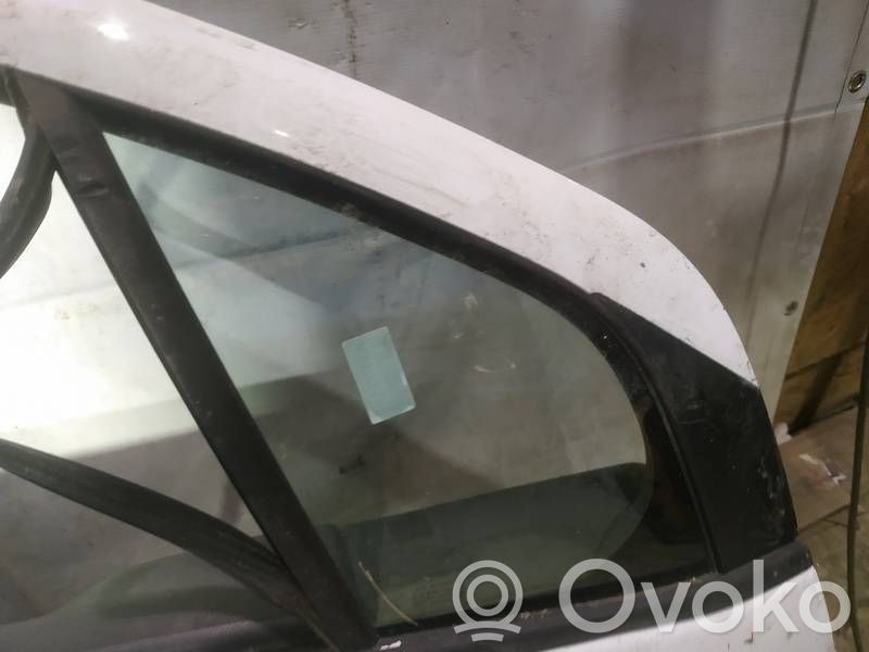 Citroen C3 Vetro del deflettore della portiera anteriore - quattro porte