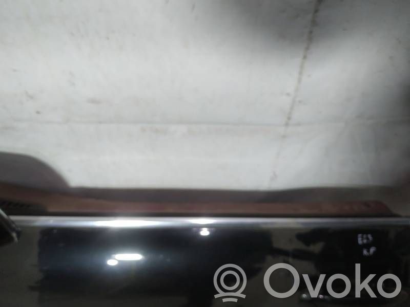 Etuoven lasin muotolista