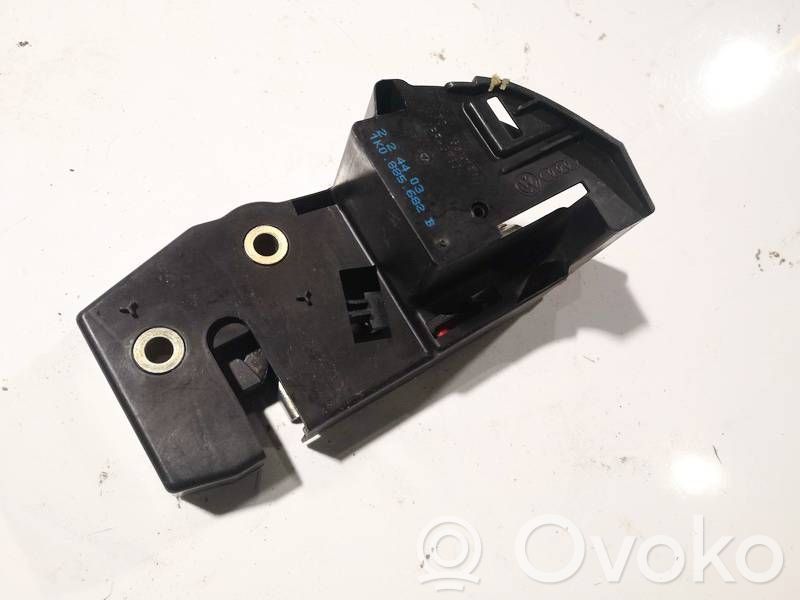 Volkswagen Golf V Zatrzask blokady oparcia fotela 