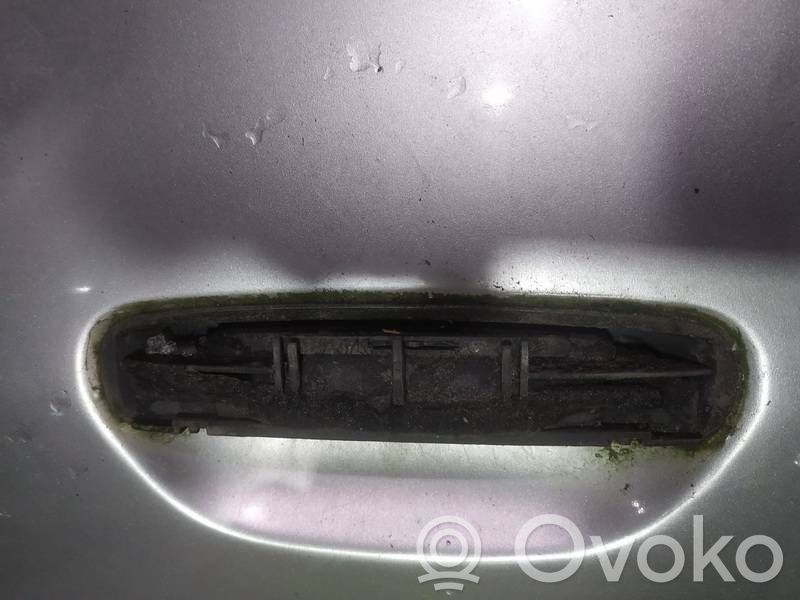 Manecilla externa puerta delantera