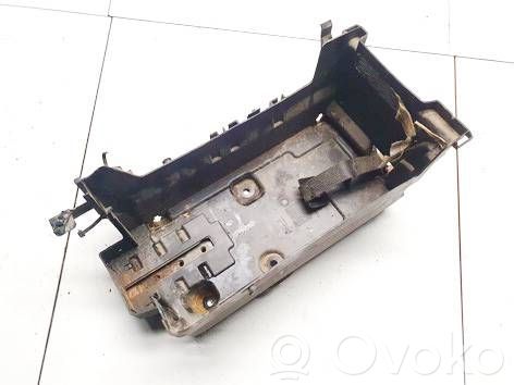 Opel Insignia A Akkulaatikon alusta 