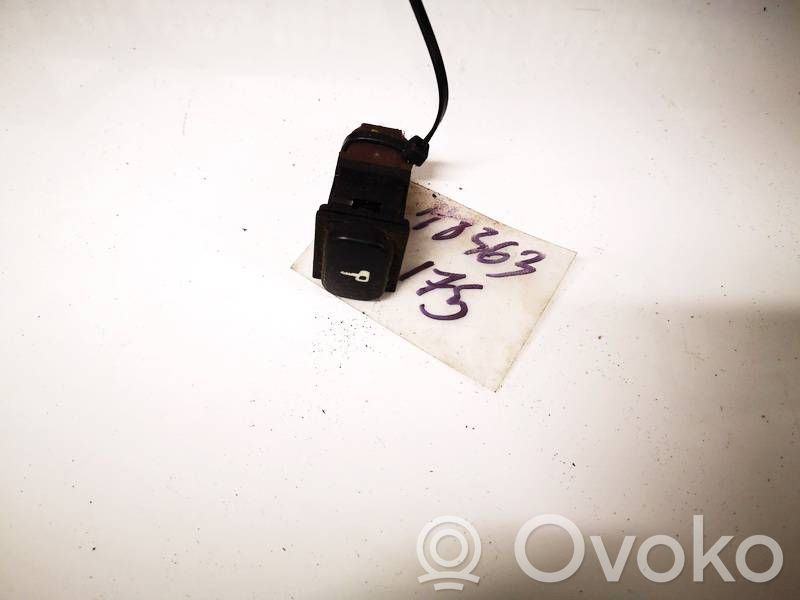 Peugeot 607 Central locking switch button 
