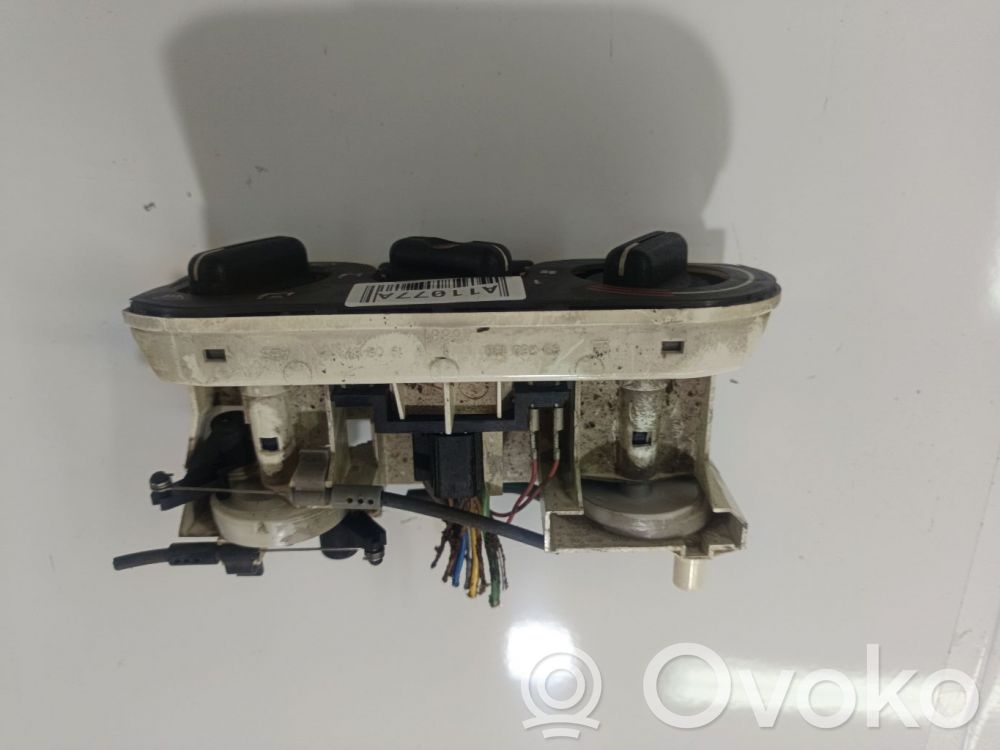 Opel Astra H Climate control unit 