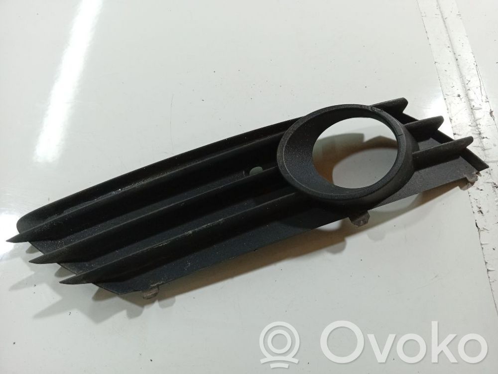 Opel Astra H Mascherina inferiore del paraurti anteriore 